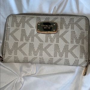 Beige micheal kors wallet